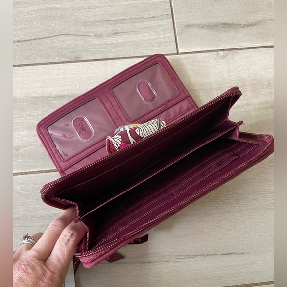 Very Bradley Turnlock Wallet Bohemian Blooms - Picture 3 of 4